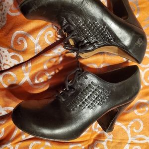 John fluevog size 7.5 heels lace up